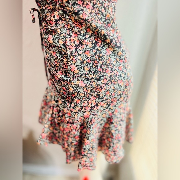 Bb Dakota by STEVE MADDEN Counting Petals Dress
Size small NNT - Picture 11 of 16